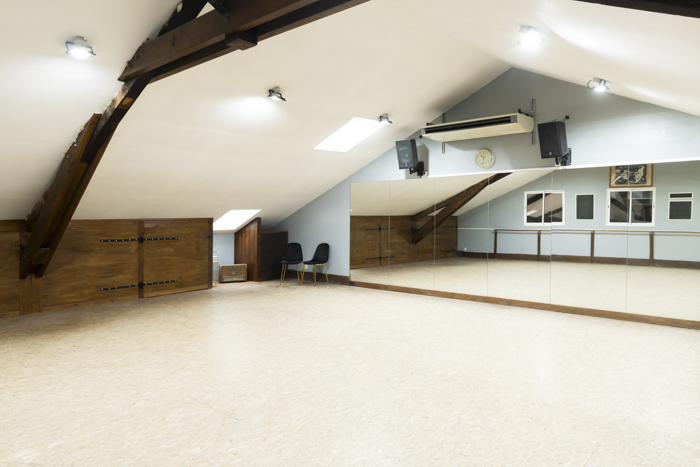 Salle de danse "la mezzanine", au Studio Hop, école de danses Swing à Toulouse